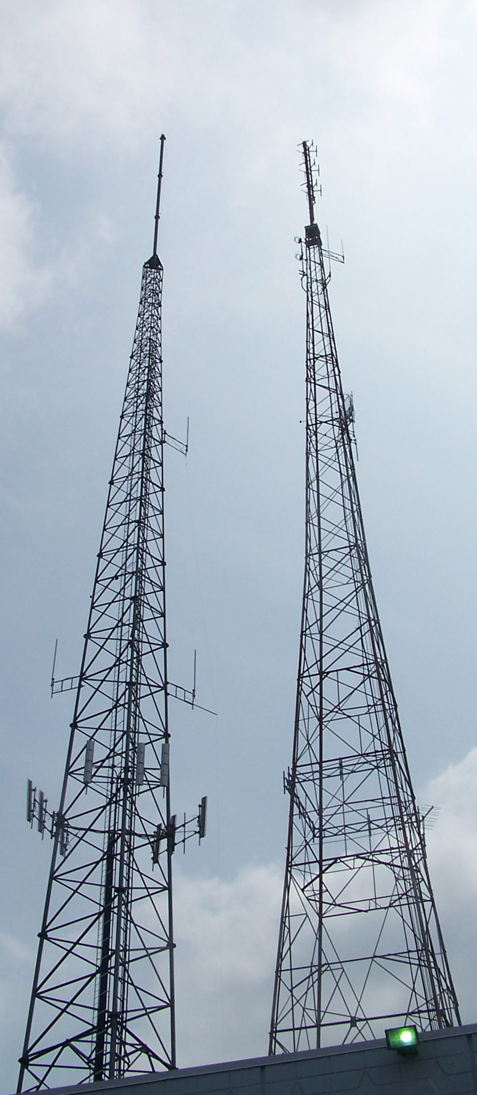 FM, TV, and Telecom Antenna Tower Mast